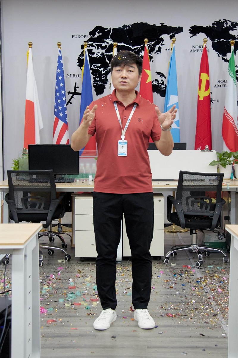 再贏新單！華邦瀛成都LED貼膜屏項目圓滿收官